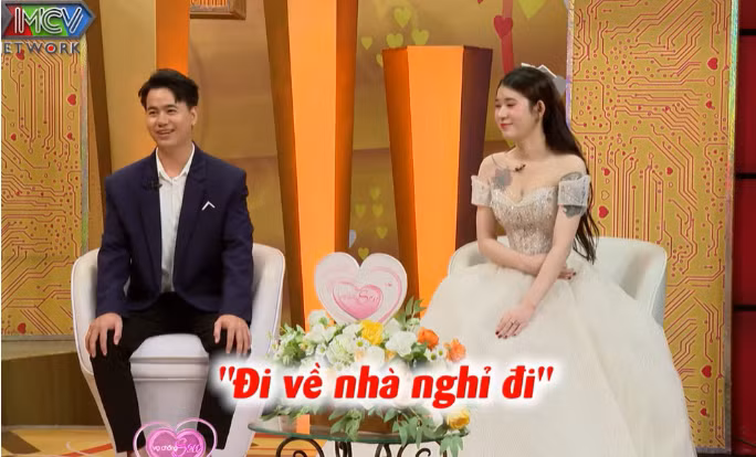 Tiến nhiều lần "dụ dỗ" bạn gái không thành. Ảnh chụp màn hình chương trình.