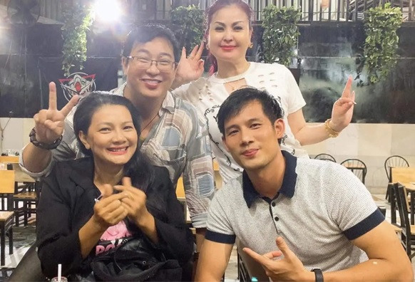 Thêm một lý do khiến Yến Vy chưa bao giờ muốn rời xa sân khấu là bởi cô rất nặng lòng với nghiệp diễn. Vì thế khi thấy khán giả vẫn luôn yêu thương và ủng hộ mình, Yến Vy vô cùng hạnh phúc và xúc động.