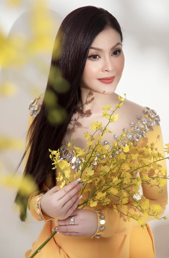 Nữ diễn viên tâm sự rằng chính âm nhạc đã xoa dịu những nỗi đau trong cô, giúp cô trở nên lạc quan yêu đời hơn.