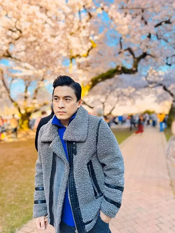 Lam Trường thành danh và tỏa sáng trong sự nghiệp nhưng đời tư của anh gặp nhiều trắc trở. Được biết, năm 2004, Lam Trường kết hôn với Ngô Ý An, một Việt kiều cư ngụ tại Mỹ, vợ của anh là một kỹ sư vi tính. Hai người có một con trai tên Tiêu Kiến Văn. Cuộc hôn nhân của họ kéo dài được 5 năm thì kết thúc.