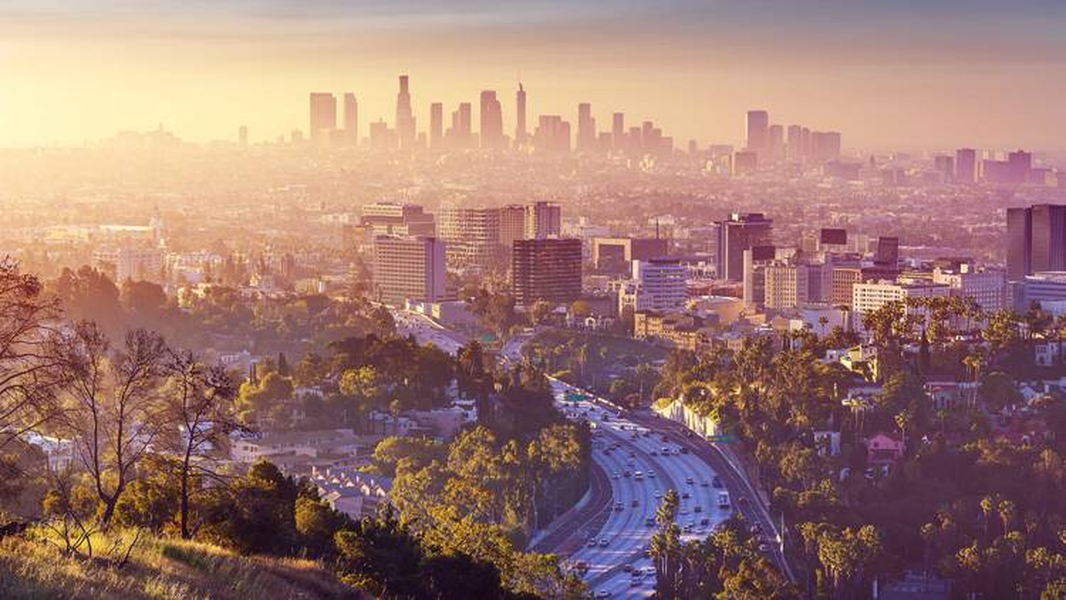 Los Angeles là thành phố lớn nhất tiểu bang California, Mỹ có 53 tỷ phú, tổng giá trị tài sản 222 tỷ USD. Người giàu nhất là John Tu với 13,6 tỷ USD. Ảnh: Timeout