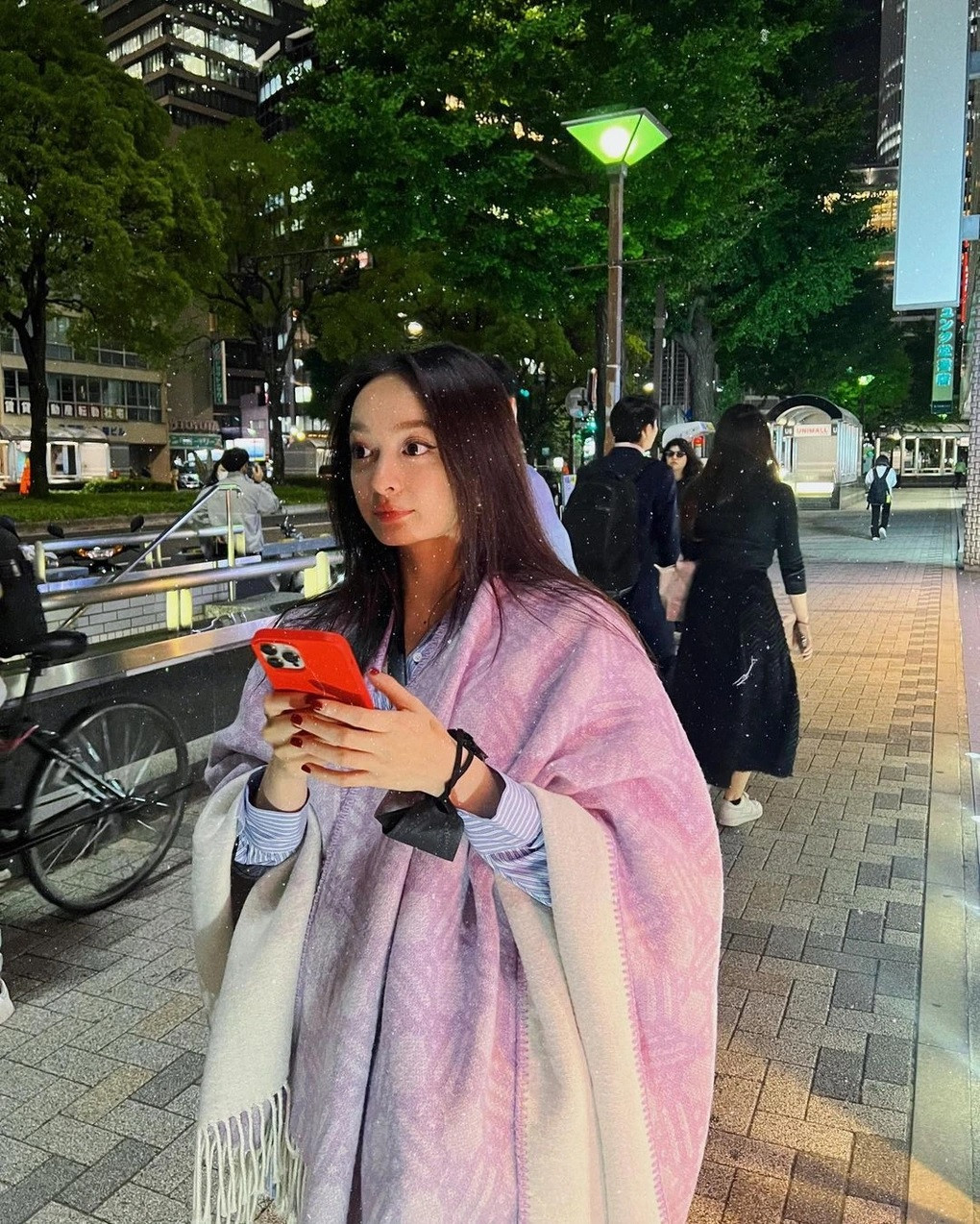 Trước đây, Kaity Nguyễn thích mẫu bạn trai có ngoại hình, nhưng hiện cô hướng tới hình mẫu bạn trai thật thà, chân thành: "Ngày xưa tôi thích đẹp trai, giờ ngoại hình chỉ là điểm cộng còn bên trong mới là quan trọng. Chồng tương lai của tôi sẽ phải là người yêu thương tôi, biết nhường nhịn lẫn nhau để giữ sự ấm áp trong gia đình".