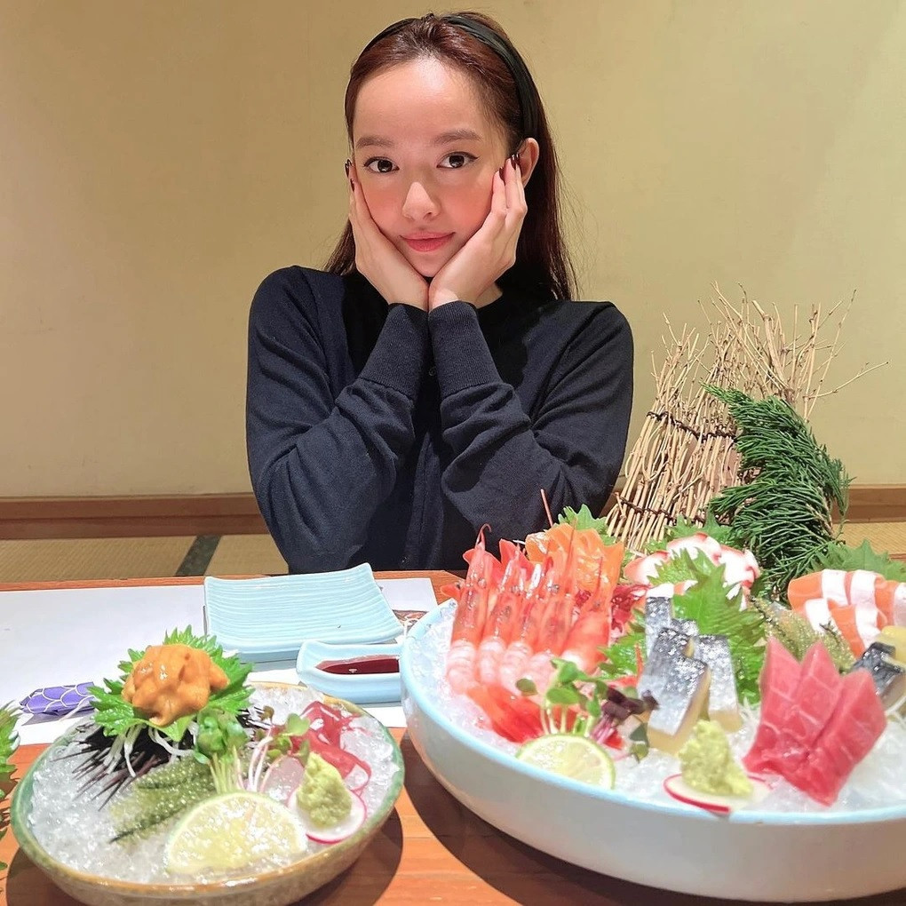 Về đời tư, Kaity Nguyễn khá khép kín. Cô quan niệm nghệ sĩ nếu xuất hiện nhiều, chia sẻ quá nhiều trên mạng xã hội thì "khán giả sẽ không bất ngờ mỗi lần họ có dự án nghệ thuật mới".