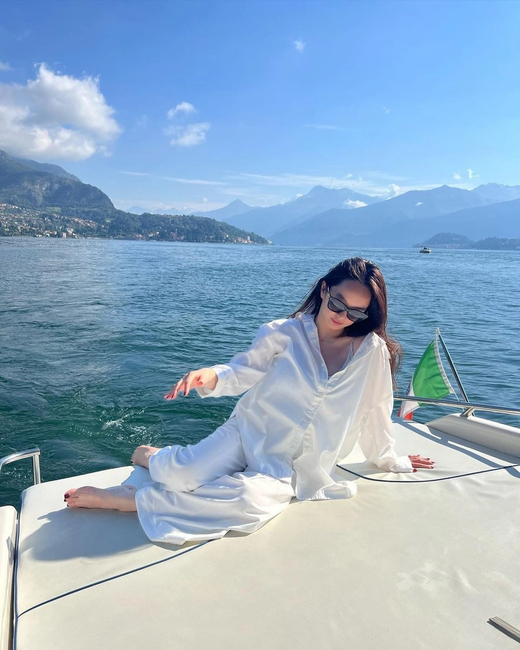 Kaity Nguyễn nói cuộc sống tuổi 25 của cô hiện an toàn và cân bằng. Trước khi quay phim "Người vợ cuối cùng", nữ diễn viên từng có khoảng thời gian mệt mỏi về tinh thần nên phải qua Mỹ ở cùng gia đình. Sau đó, cô tìm được cách cân bằng đời sống tâm lý để kết nối mọi người và tiếp tục hoạt động nghệ thuật.