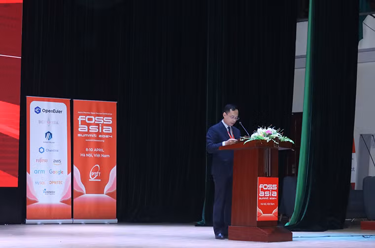 FOSSASIA Summit 2024: Trao quyen cho cac DN dieu chinh moi truong CNTT