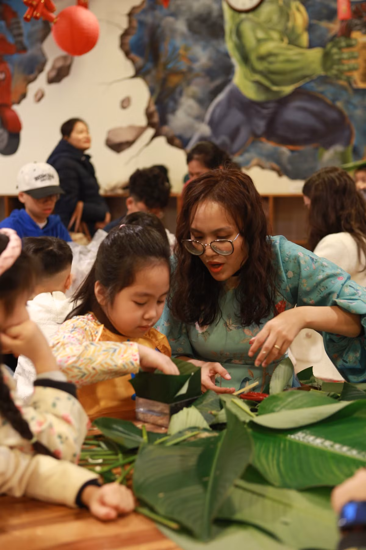 Hoc sinh truong Marie Curie Ha Noi han hoan ngay hoi Banh chung-Hinh-2