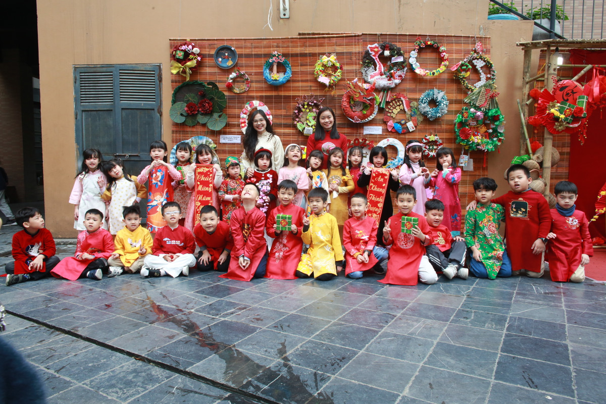 Hoc sinh truong Marie Curie Ha Noi han hoan ngay hoi Banh chung-Hinh-5