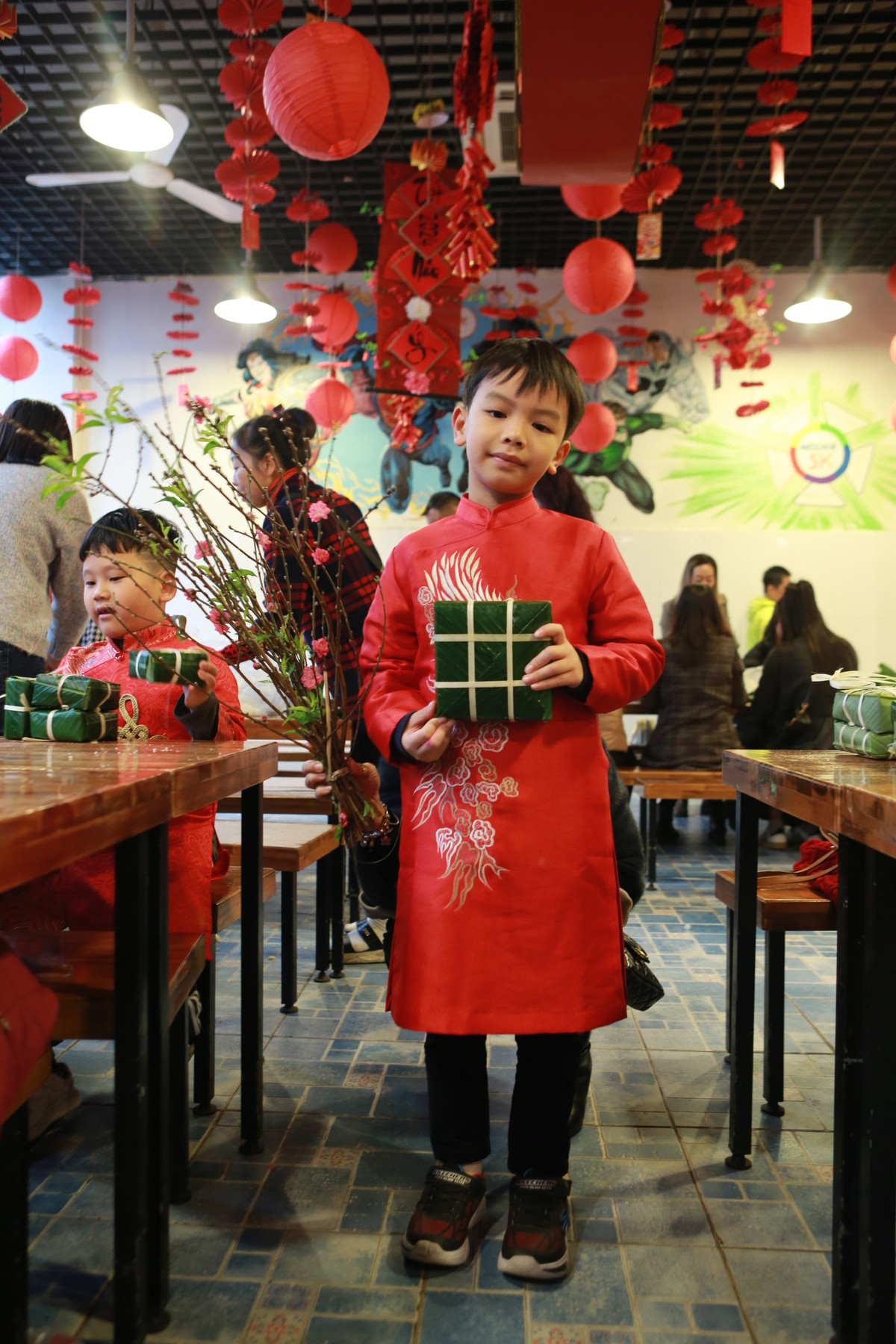 Hoc sinh truong Marie Curie Ha Noi han hoan ngay hoi Banh chung-Hinh-3