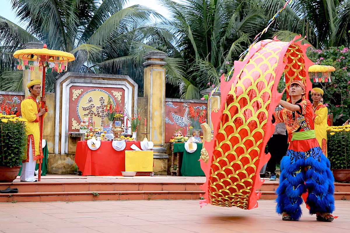 Cùng với đó, cầu đất trời Thần Nông phù hộ cho mưa thuận gió hòa, có một vụ mùa bội thu. Theo những người lớn tuổi tại làng, danh xưng của làng gắn liền với nghề trồng rau của người dân địa phương, với ý nghĩa mùi thơm cây rau giống như mùi hương cây quế.