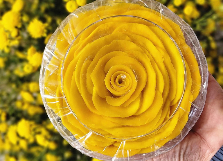 Hoa hồng làm bằng nguyên liệu đặc biệt, giá 100 nghìn/bông Hoa hong lam bang nguyen lieu dac biet, gia 100 nghin/bong