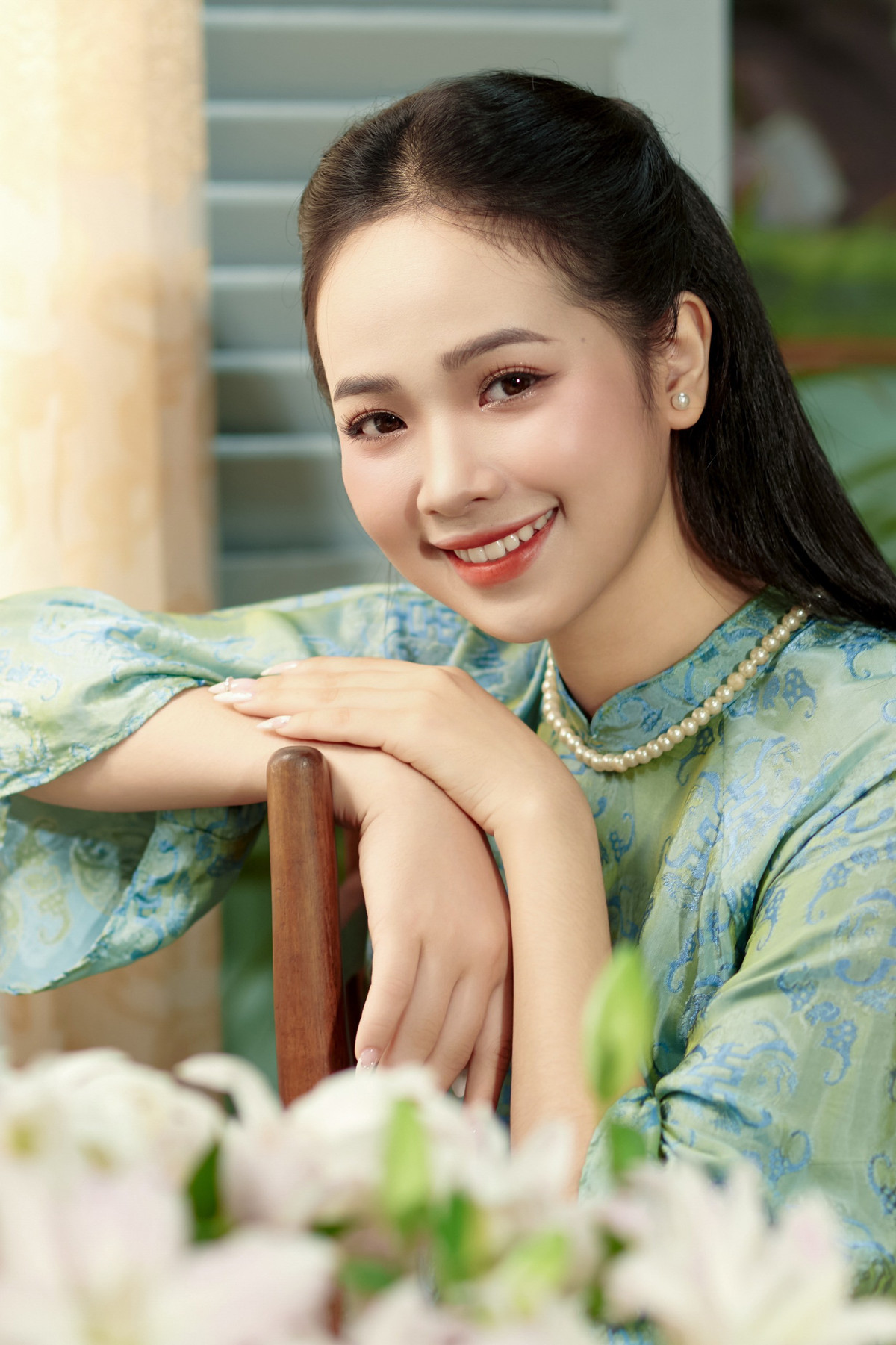 Trà My lựa chọn chiếc áo dài truyền thống, cùng những hình ảnh rất thuần Việt cho bộ ảnh Tết của bản thân.