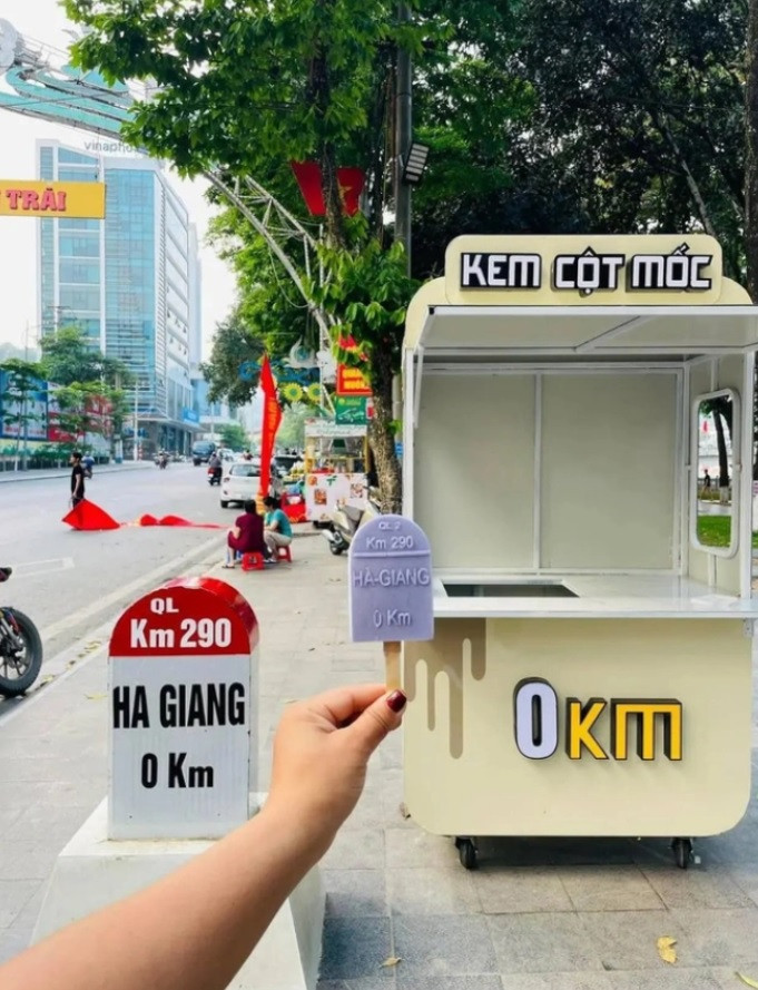 Kem cot moc Km so 0 tai Ha Giang khien gioi tre phat sot-Hinh-2