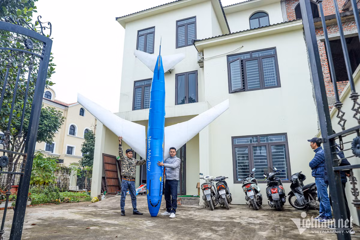 Lưu Văn Nam (30 tuổi, Hà Nội) có biệt danh "Nam máy bay", đang sở hữu dàn phi cơ điều khiển từ xa với hơn 300 chiếc lớn, nhỏ. Trong số này có một chiếc mô phỏng Boeing 747 dài 5,5m với 8 động cơ đẩy, đang trong quá trình hoàn thiện.