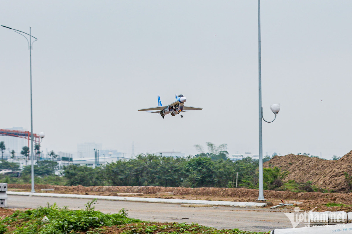 9X so huu 300 may bay dieu khien, co chiec mo phong Boeing 747-Hinh-8
