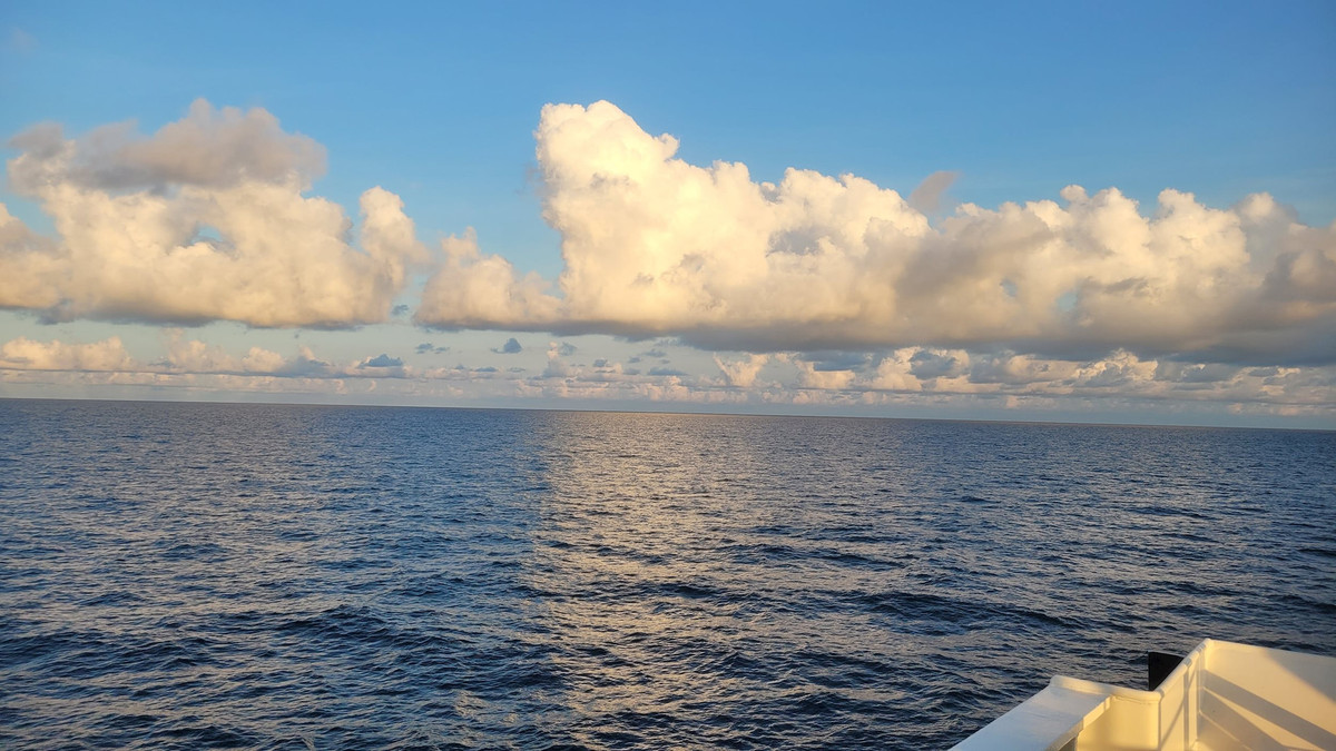 Bình minh ở Trường Sa, Khánh Hòa, Việt Nam.