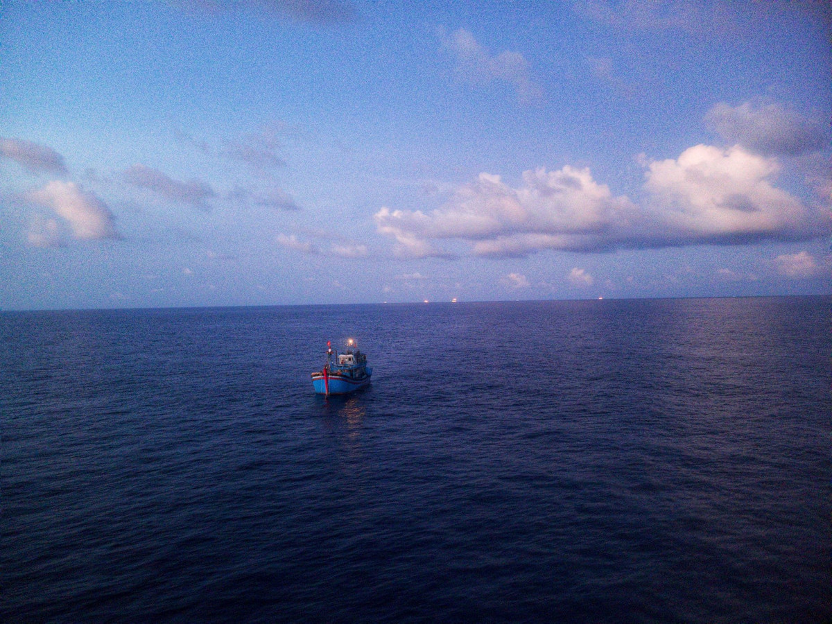 Tàu cá của ngư dân một tỉnh Nam bộ trên biển Trường Sa. Ảnh: Thanh Tùng.