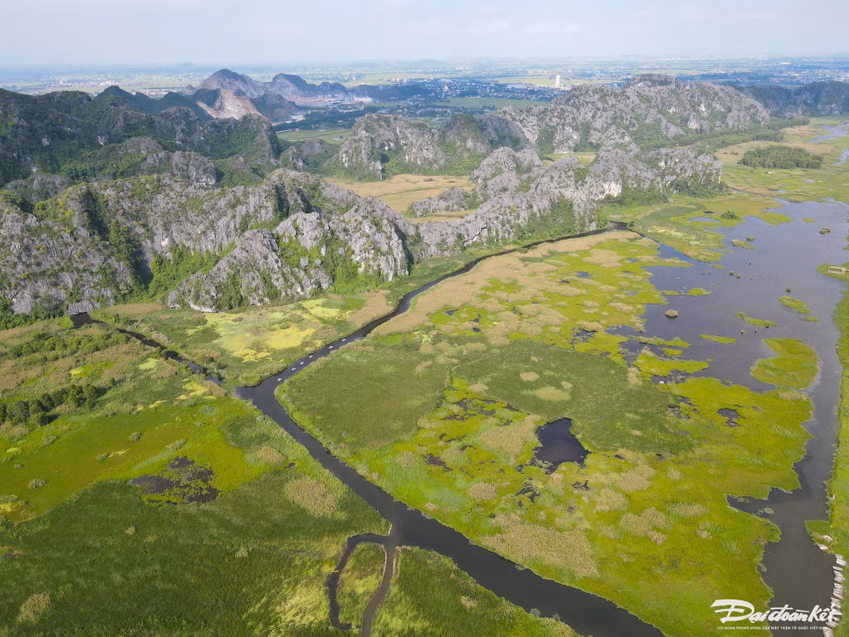 Khu bảo tồn thiên nhiên đất ngập nước Vân Long có diện tích hơn 3.500 ha, nằm ở xã Gia Vân, huyện Gia Viễn, tỉnh Ninh Bình. Ảnh: Đình Minh.