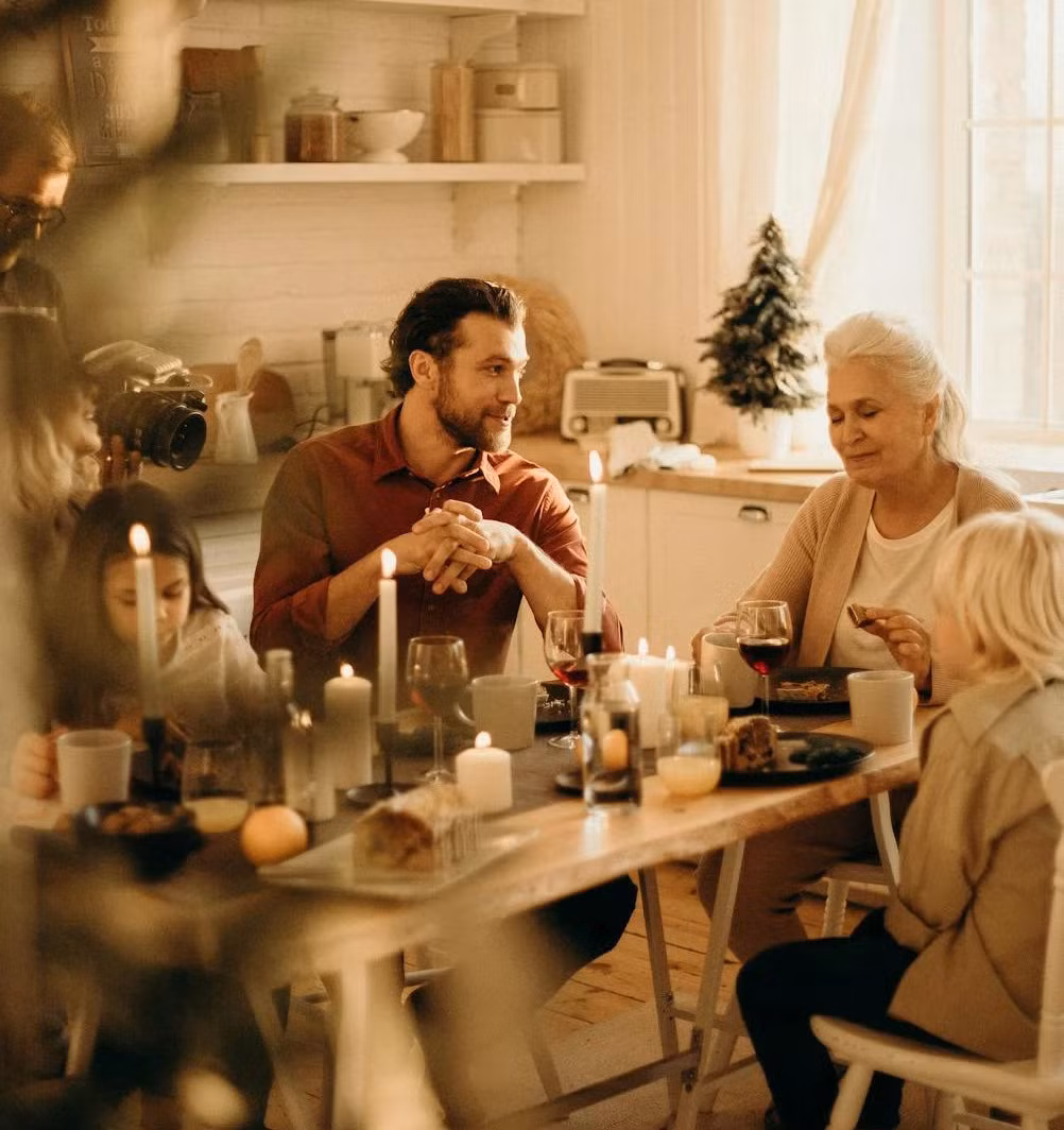 Chồng bỗng hết mực chăm sóc mẹ vợ, tôi vội đưa bà về quê Chong bong het muc cham soc me vo, toi voi dua ba ve que