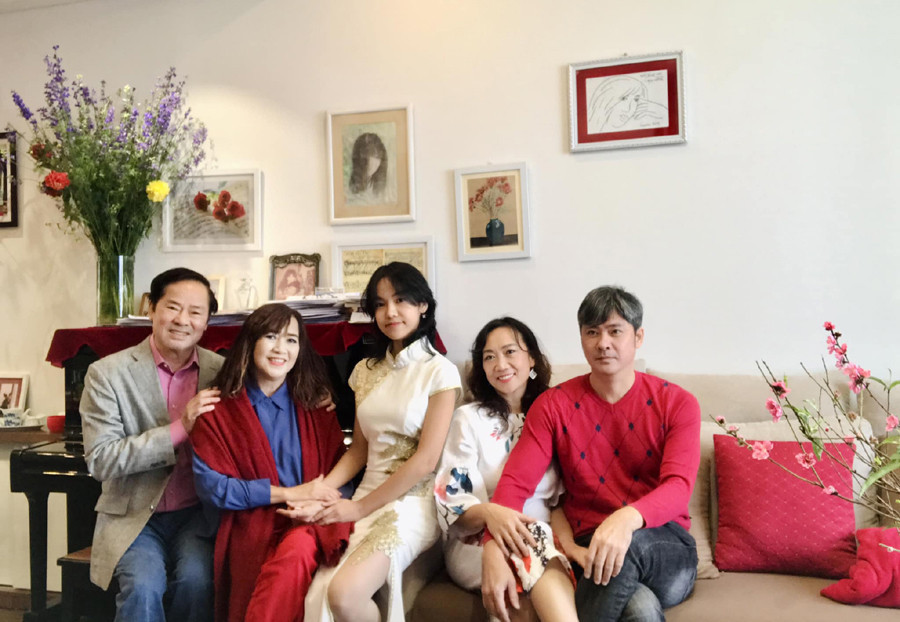 'Bi thu tinh uy' Dung Nhi: Ngoai 70 tuoi van phong do ben vo dep-Hinh-3