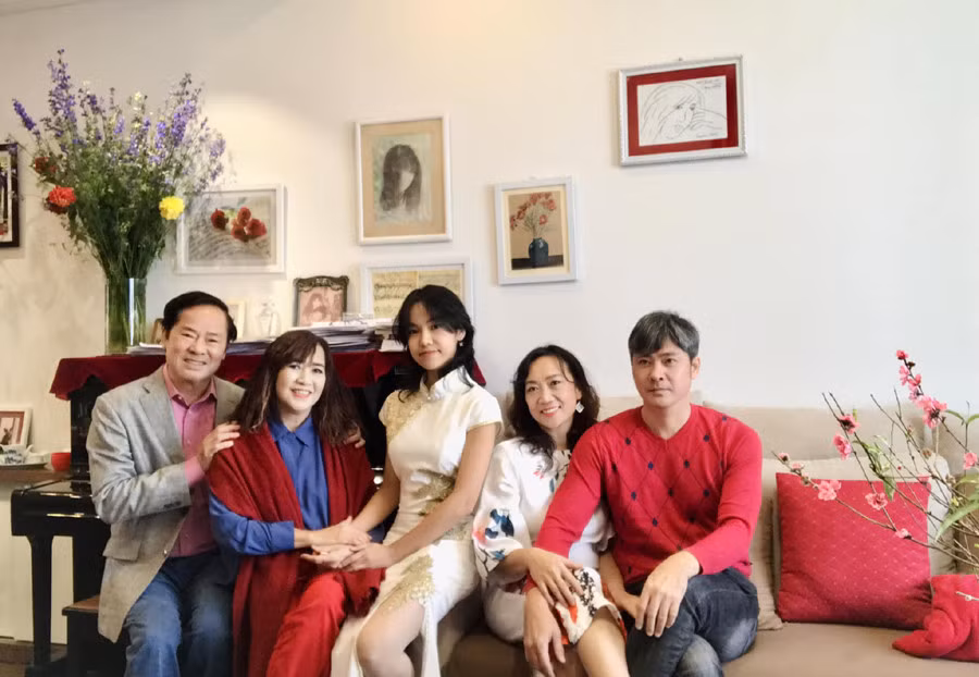 'Bi thu tinh uy' Dung Nhi: Ngoai 70 tuoi van phong do ben vo dep-Hinh-3