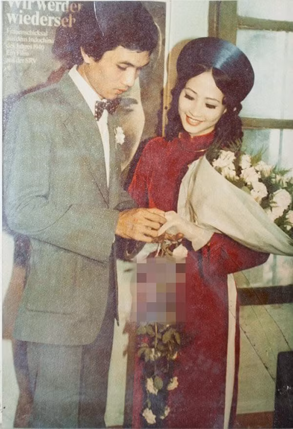 Sự nghiệp thăng hoa bận bịu với nhiều vai diễn hay những dự án dài hơi, bà vẫn chu toàn được cuộc sống gia đình. Năm 1980, NSND Như Quỳnh kết hôn với nhiếp ảnh gia Nguyễn Hữu Bảo. Đám cưới của họ được ví như đám cưới cổ tích bởi cả 2 đều là cặp trai tài gái sắc lớn lên trong gia đình danh giá. Họ có với nhau 2 người con gái tên là Đan Huyền và Đan Khuê. Cuộc sống của họ bình lặng ở phố Hàng Đào nơi gắn bó biết bao kỉ niệm. Đối với NSND Như Quỳnh, bà luôn quan niệm cuộc sống vợ chồng không nên đòi hỏi sự hoàn mỹ. Chính vì vậy nên mọi việc trong cuộc sống gia đình, NSND Như Quỳnh luôn ứng xử rất nhẹ nhàng.