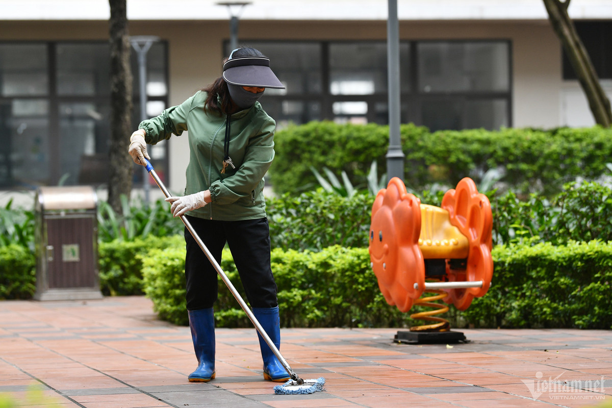 Người mua nhà ở xã hội là người có thu nhập của các thành viên trong hộ thuộc diện không phải nộp thuế thu nhập thường xuyên, đồng thời chưa được mua, thuê hoặc thuê mua nhà ở xã hội, chưa được hưởng chính sách hỗ trợ nhà ở, đất ở dưới mọi hình thức tại nơi sinh sống. Với giá 8,5 triệu đồng/m², chủ nhân các căn hộ ở đây đều được sở hữu sổ đỏ lâu dài.