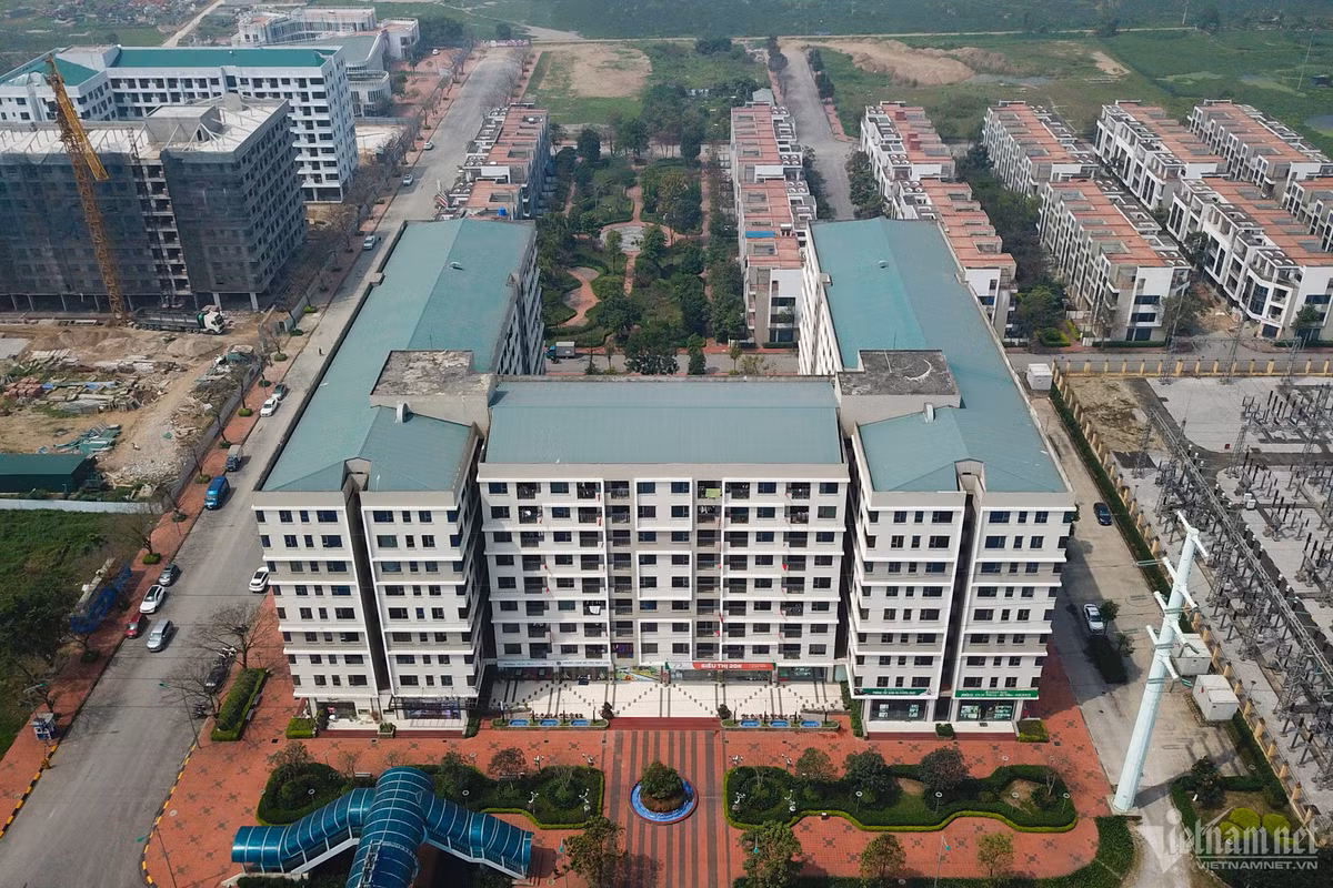 Khu nhà ở xã hội ở một khu công nghiệp tại Bắc Ninh nằm ngay bên quốc lộ 18. Đây là tổ hợp công trình đa chức năng có 9 tầng với 512 căn hộ bao gồm 1 trường tiểu học (quy mô 15 lớp), 1 trường mầm non (quy mô 12 lớp), nhà văn hóa (sức chứa 1.000 người), trạm y tế, công viên cây xanh, khu tập thể dục thể thao,... được đầu tư xây dựng trên khu đất 17.000m2