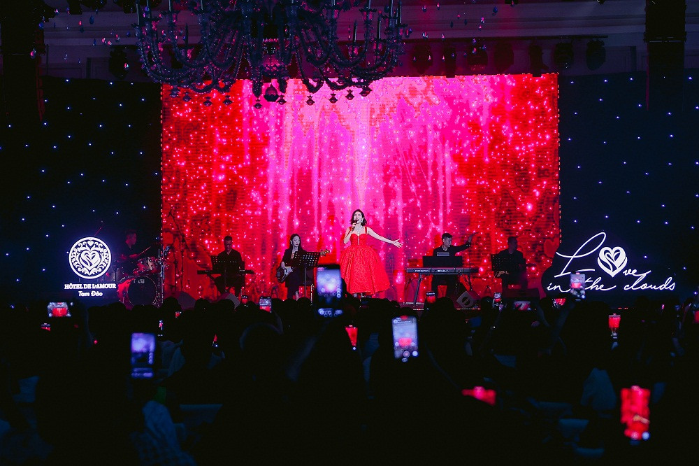 Trai nghiem Hotel de l'Amour Tam Dao lang man cung dem nhac bolero-Hinh-2