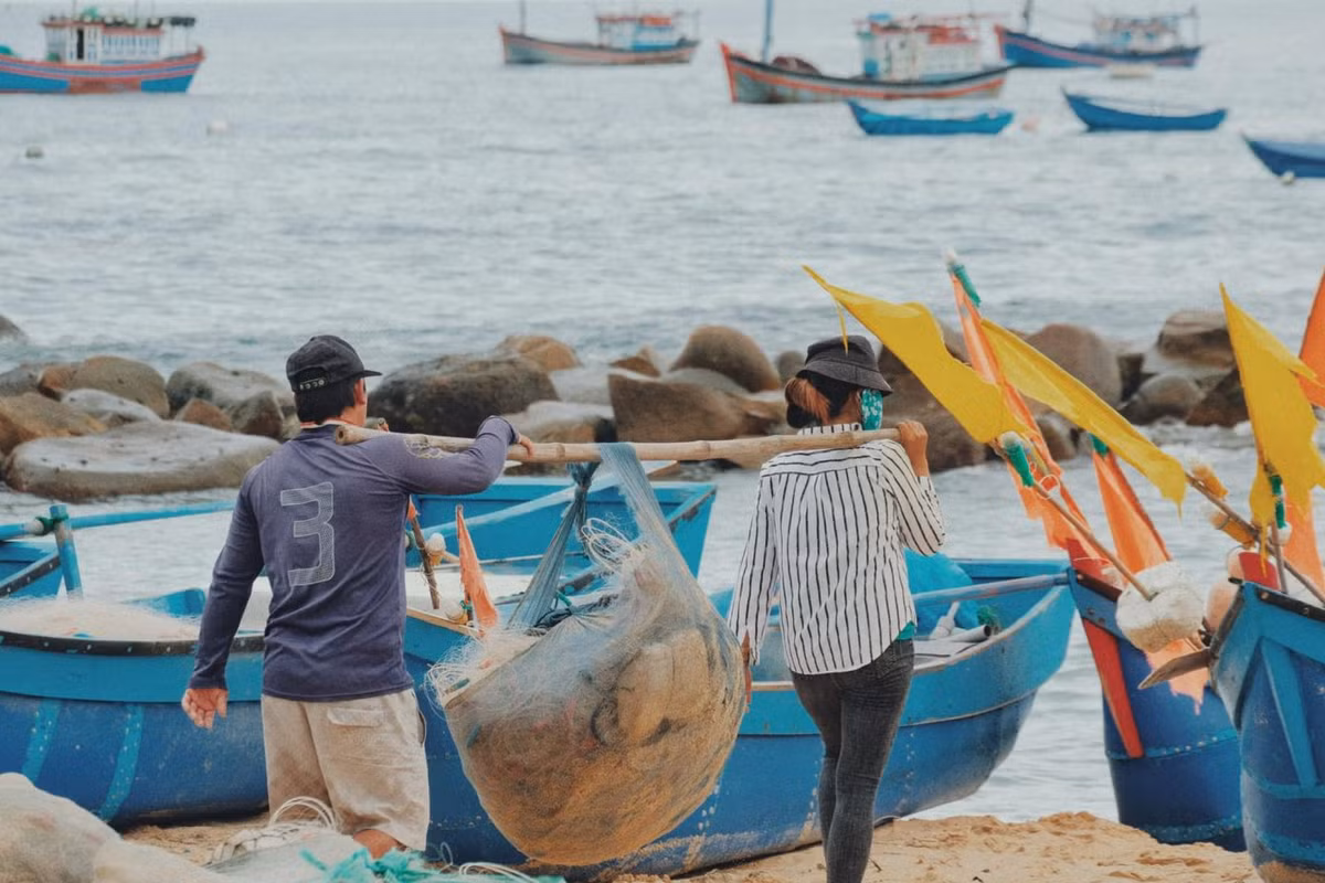 …và cách trung tâm thành phố Tuy Hoà tầm 25km về hướng Bắc, với khoảng 30 phút di chuyển bằng ô tô. Ảnh: Tuyên Parafu