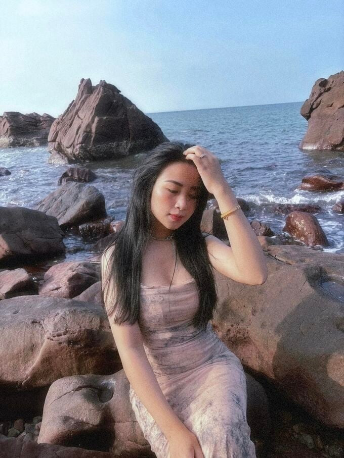 Trước đó, không ít lần Nhật Linh khiến dân mạng trần trồ bởi body của mẹ hai con.