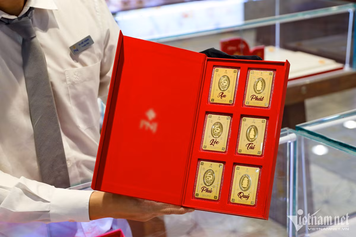 BST vàng tài lộc "Long đáo kim niên" với lựa chọn set 6 miếng, biểu tượng Phát-Lộc-Tài-Phú-Quý-An.