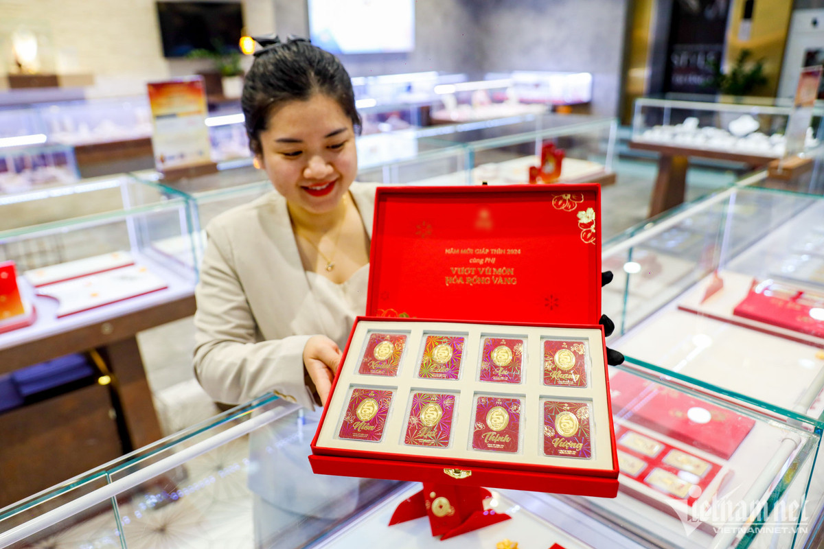 Set quà "Vượt vũ môn hóa rồng vàng".