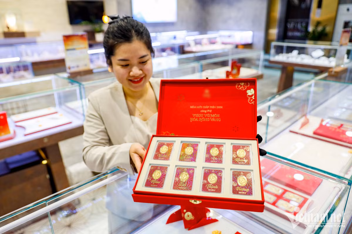 Set quà "Vượt vũ môn hóa rồng vàng".