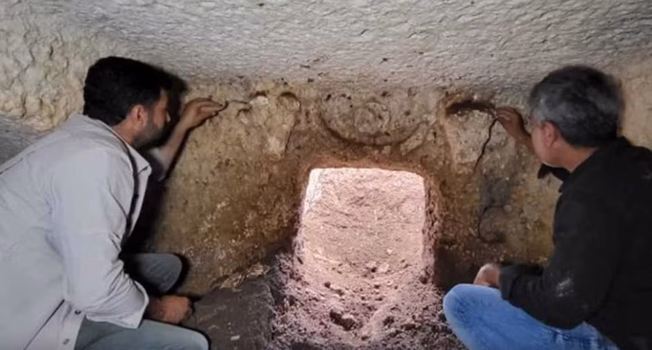 Bí ẩn cổ mộ 2.000 năm bên đường, có đôi "bò thần" trấn giữ Bi an co mo 2.000 nam ben duong, co doi