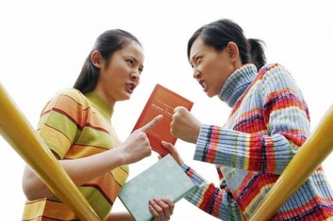 Tuy nhiên, một khi anh em trong gia đình bất hòa sẽ tạo lên một vết nứt lớn. Nếu không kịp thời thay đổi, tình nghĩa anh em cũng chỉ như người lạ mà thôi. Vậy nên đừng vì những vụn vặt của cuộc sống mà đánh mất tình cảm anh em.