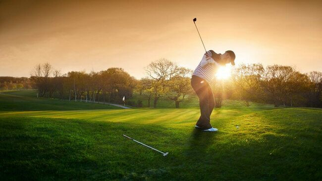 Chơi gôn. Phí gia nhập cho CLB Golf Trump National ở Westchester là 50.000USD (1,1 tỷ VND). Tham gia Câu lạc bộ Golf Liberty ở New Jersey có giá khoảng 300.000USD (6,9 tỷ VND).