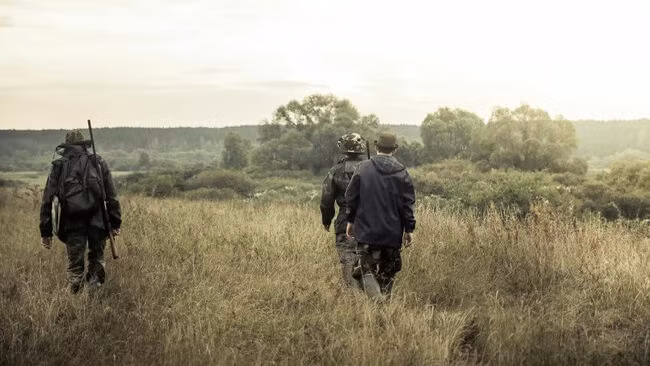 Trò chơi săn bắn. Một cuộc săn bắn có giá lên tới 70.000 USD/lần chơi (1,6 tỷ VND) nếu bạn muốn có voi, sư tử và các loại động vật to lớn khác.