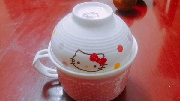 Co gai cuong Kitty: Mong quy khach tang qua Hello Kitty thay cho mung phong bi-Hinh-3