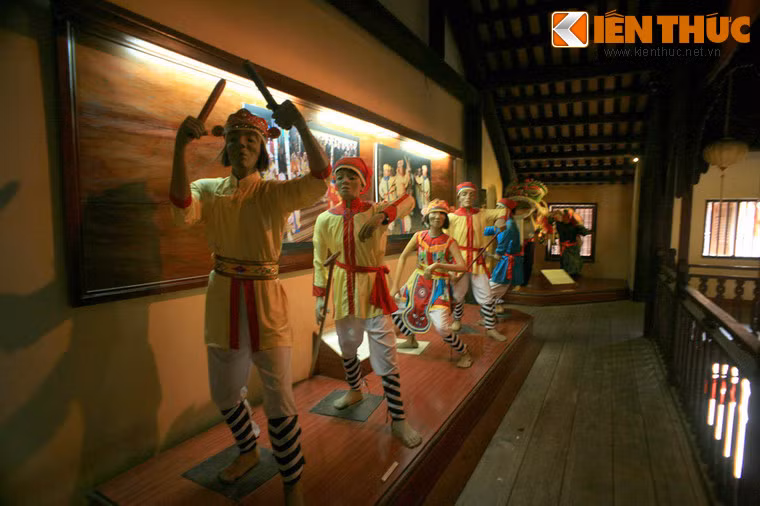 Hiện tại, đây là nơi trưng bày khoảng 500 hiện vật, giới thiệu về bốn chủ đề chính: Nghệ thuật tạo hình dân gian, nghệ thuật diễn xướng dân gian, ngành nghề truyền thống và sinh hoạt dân gian.