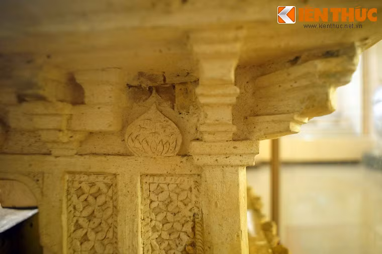 Mô hình được tạo tác rất chi tiết, tái hiện khá cụ thể kỹ thuật xây dựng của người xưa.