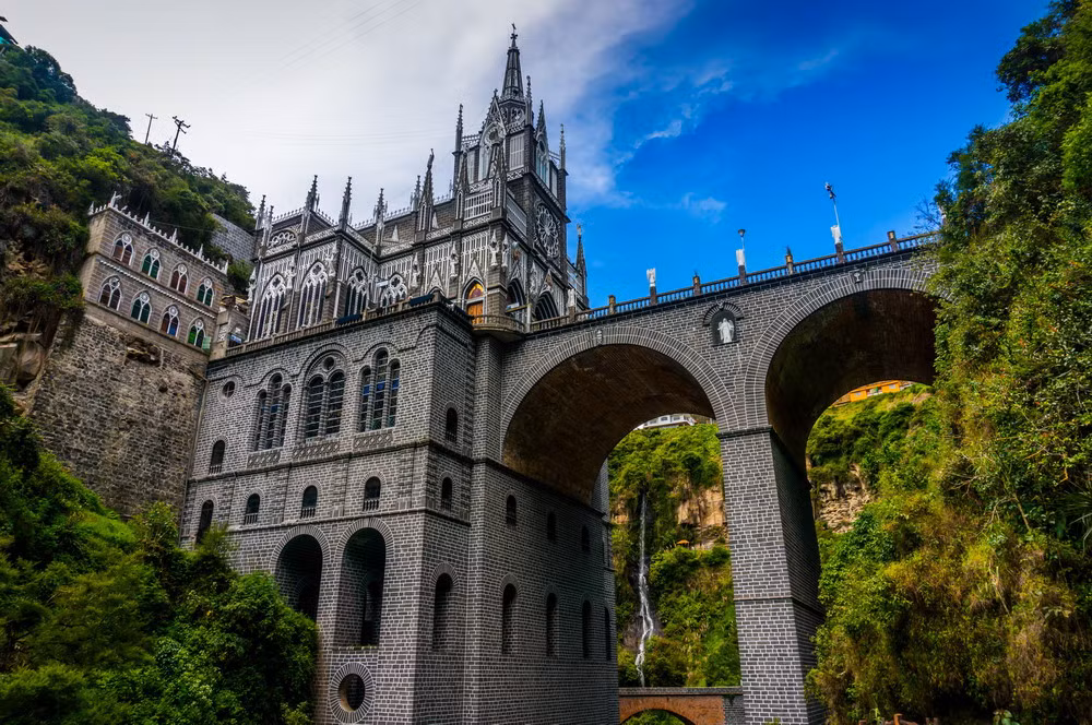 Tương truyền rằng vào năm 1754, một người Mỹ da đỏ tên là Maria Mueces đang cõng trên lưng cô con gái Rosa tàn tật vừa bị câm điếc thì gặp một cơn bão lớn khi đi ngang qua hẻm núi.