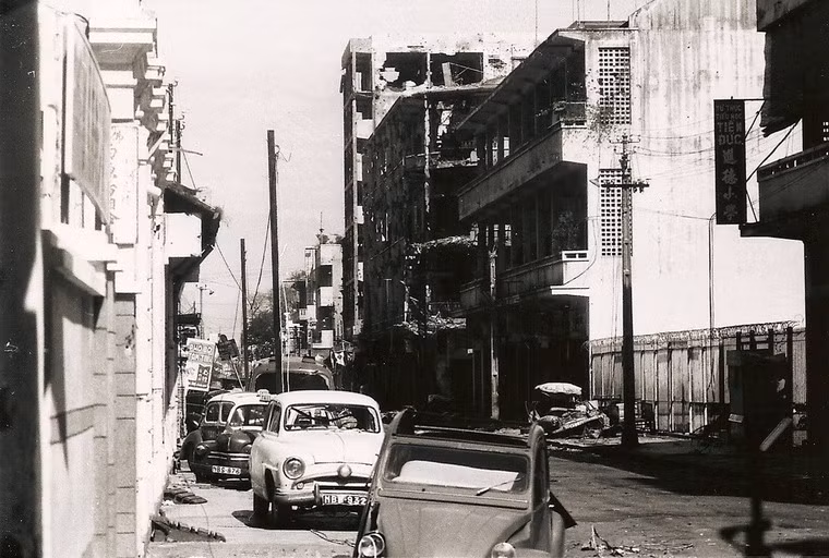 Đường Nguyễn Trãi, đoạn giữa Tổng Đốc Phương và Phùng Hưng.