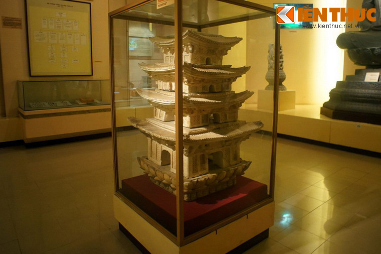 Theo thống kê, Bảo tàng Lịch sử quốc gia đang lưu giữ và bảo quản khoảng 200.000 hiện vật, tư liệu lịch sử văn hóa Việt Nam. Đây là bảo táng có quy mô trưng bày lớn nhất Việt Nam, và cũng là một bảo tàng có tầm vóc ở khu vực châu Á.