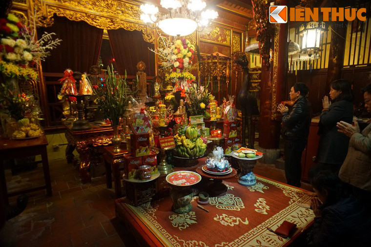 Kiến trúc đền còn lưu lại hiện nay chủ yếu mang phong cách nghệ thuật thời Nguyễn, thế kỷ 19. Hiện tại ngôi đền có quy mô kiến trúc lớn, quay theo hướng Nam, các hạng mục chính gồm có nghi môn, phương đình, đại bái, thiêu hương, cung cấm và nhà hội đồng được bố trí theo chiều dọc.