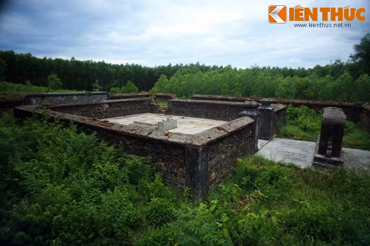 Lăng Vĩnh Cơ tọa lạc tại xã Hương Thọ, thị xã Hương Trà, Thừa Thiên - Huế là nơi an nghỉ của vợ chúa tiên Nguyễn Hoàng, mẹ Chúa Nguyễn Phúc Nguyên. Sau khi mất, bà được phong hiệu là Từ Lương Quang Thục Minh Đức Y Cung.