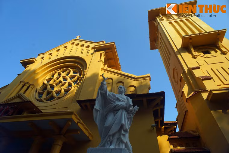 Công trình này được xây dựng như một sự tri ân, nhắc nhớ tới sáu vị chân phước đã được phúc tử vì đạo tại Hà Nội, đặc biệt là cha Théophane Vénard (Thánh Ven), tử đạo ngoài cổng thành phía Bắc (1861).