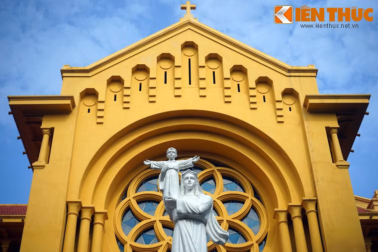 Theo đánh giá của các nhà nghiên cứu kiến trúc, sự kết hợp các yếu tố phương Đông với những hình thức trang trí nhà thờ Công giáo truyền thống cùng với sự hài hòa của cảnh quan thiên nhiên xung quanh của nhà thờ Cửa Bắc đã tạo nên ấn tượng đẹp về một công trình Thiên Chúa giáo.