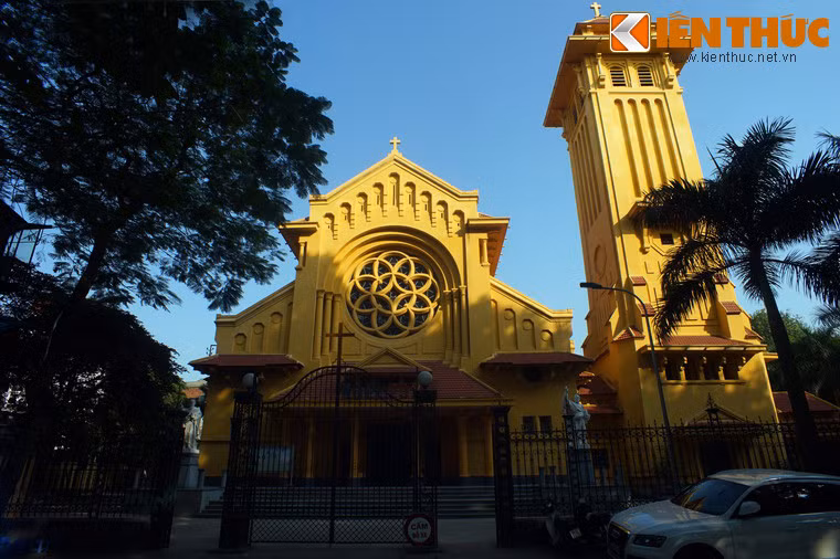 Tọa lạc tại số 56 Phố Phan Đình Phùng, quận Ba Đình, nhà thờ Cửa Bắc là một trong những nhà thờ cổ nổi tiếng nhất của Hà Nội.