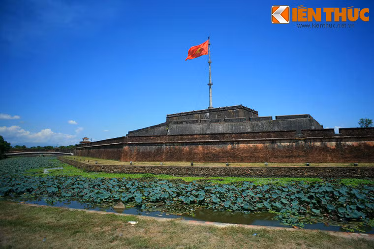 Vào dịp Tết Bính Thân 2016, Hoàng thành Huế sẽ mở cửa miễn phí cho du khách, nên đây sẽ là địa điểm du xuân không thể bỏ qua ở Huế năm nay.