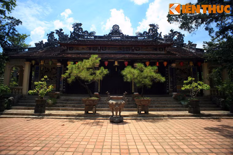 Chùa Từ Hiếu (phường Thủy Xuân) không chỉ có cảnh hài hòa giữa kiến trúc và thiên nhiên mà còn là một trong những ngôi cổ tự linh thiêng có nhiều điển tích nhất của đất cố đô.